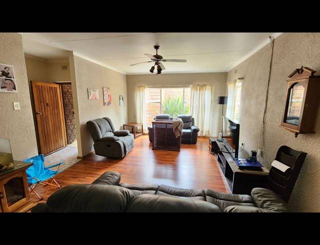 4 BEDROOM HOUSE FOR SALE IN BRACKENHURST